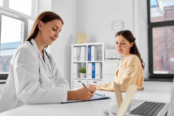 doctor-with-client